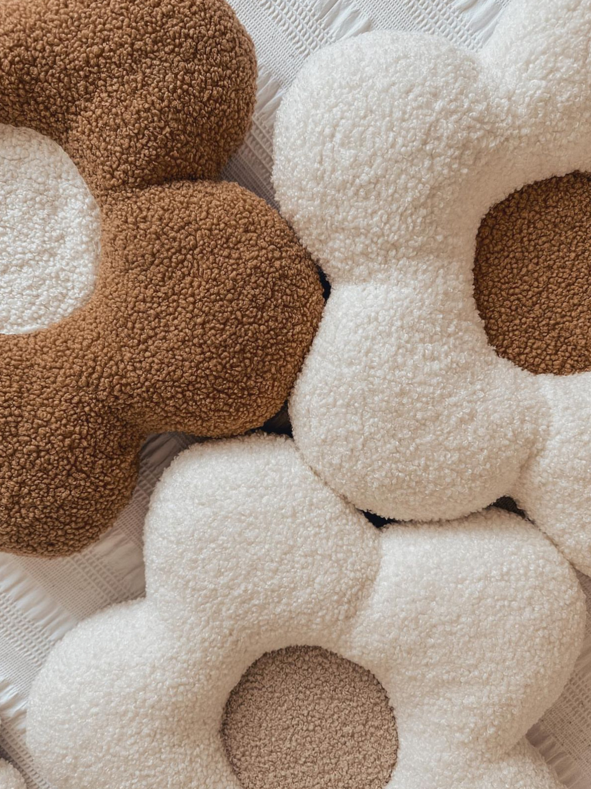 Medium Daisy Cushion