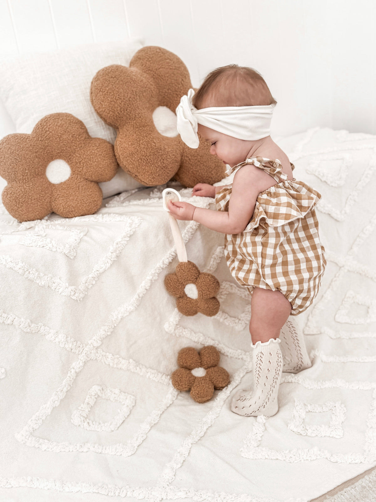 Medium Daisy Cushion